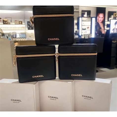 chanel lipstick case zipper